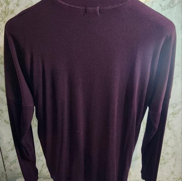 Pulse Ribbed Knit Long Sleeve Top - Picture 6 of 9